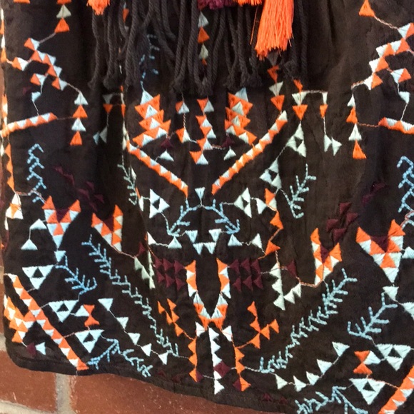 Akemi + Kin “Rigmarole” Top - Picture 4 of 6